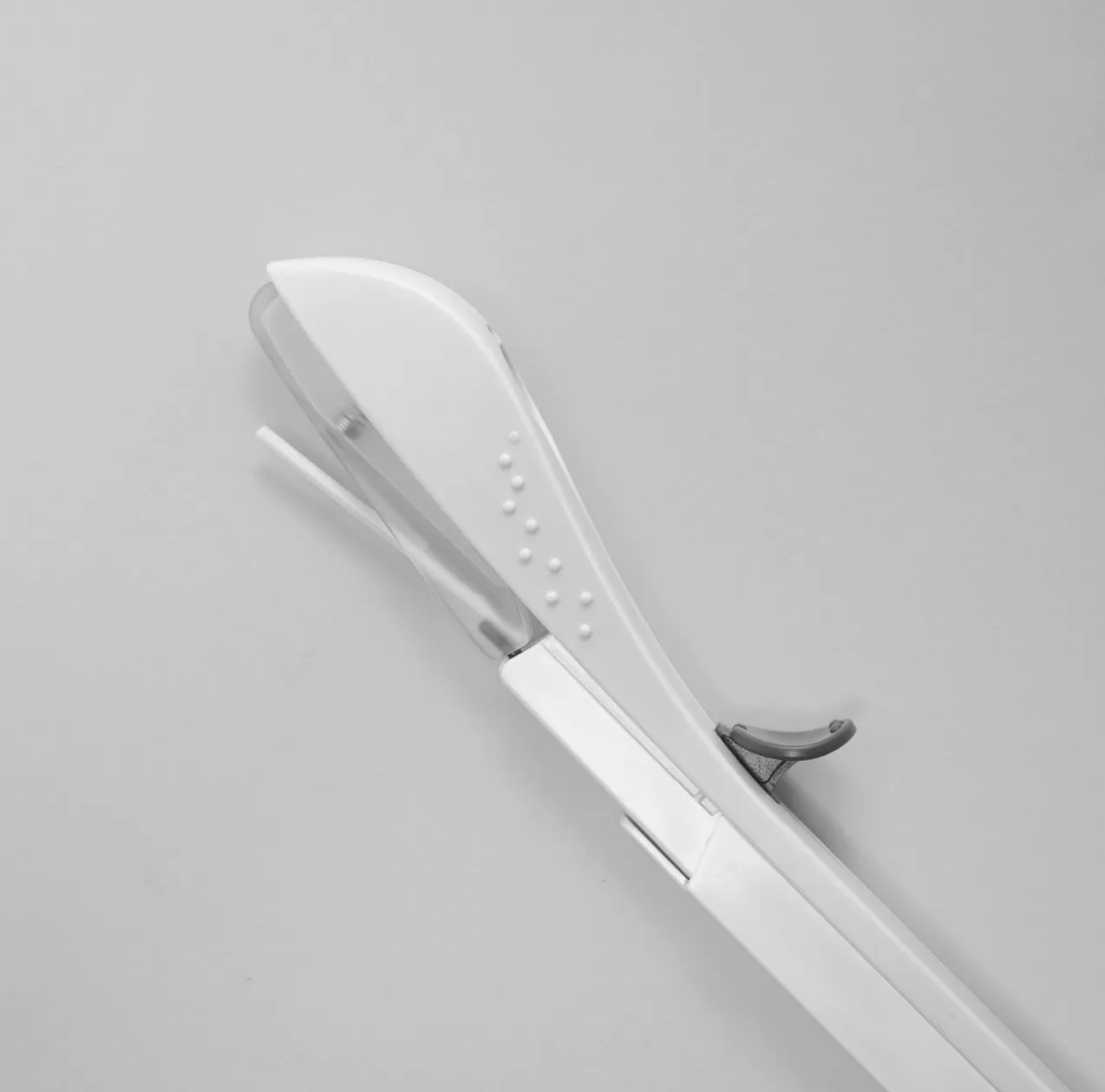 A contraceptive implant and its insertion applicator